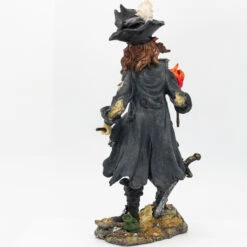 Isla De Muerta Skeleon Pirate Captain Figure Statue -Daggers Store PL511 17418.1657130181